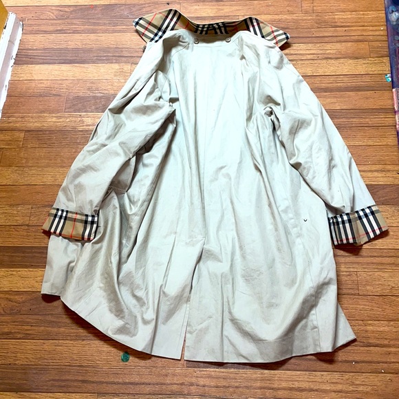 Burberry London - Picture 10 of 12